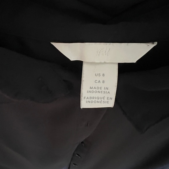 Black collared blouse, really good condition, perfect for work - Picture 2 of 2